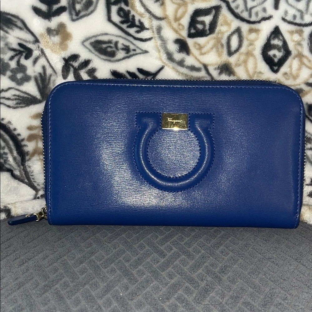 ✨ Salvatore Ferragamo Gancini City Zip Around Long Wallet Blue RARE ✨